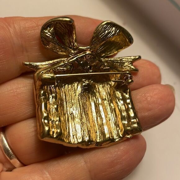 CHRISTMAS RHINESTONE GIFT BOX BROOCH - Picture 3 of 4